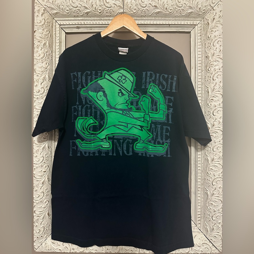 Vintage Foot Locker Fighting Irish T-Shirt. Size XL. ❣️
